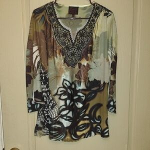Black and Brown Embellished 3/4 Sleeve Tunic Blouse. 21" Pit To Pit.